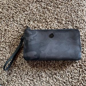 Lululemon wallet